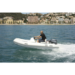 bateau pneumatique hors-bord 1