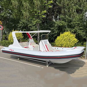 bateau pneumatique hors-bord