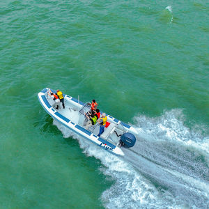 bateau de service