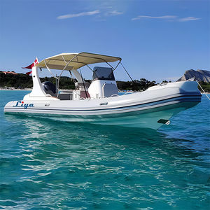 bateau pneumatique hors-bord