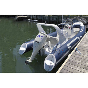 bateau pneumatique hors-bord
