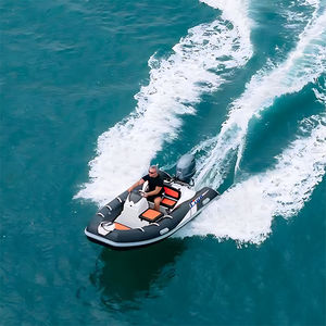 bateau pneumatique hors-bord 1