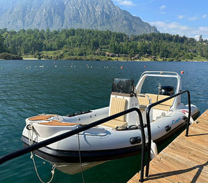 bateau pneumatique hors-bord