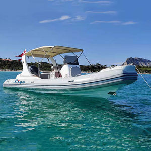 bateau pneumatique hors-bord
