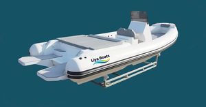 bateau pneumatique hors-bord