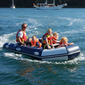 bateau pneumatique hors-bord 1