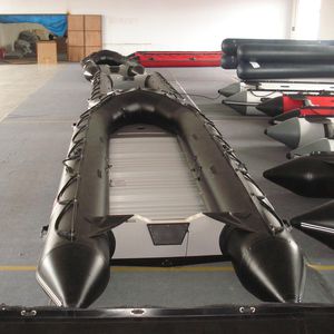 bateau pneumatique hors-bord 1