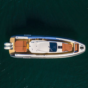 bateau pneumatique diesel