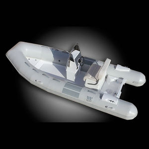 bateau pneumatique hors-bord 1