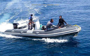 bateau de support pour la plongée