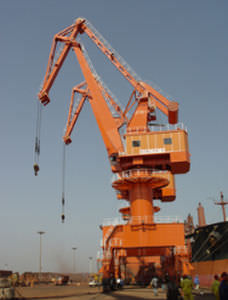 grue portuaire / sur pneus / à fléchette