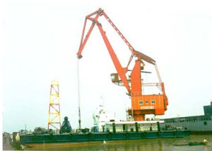 grue sur quai flottant / à flèche relevable / pour forte charge