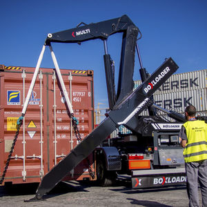 remorque de manutention / porte-conteneur / pour terminal portuaire / chargement de côté