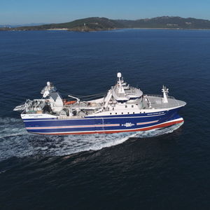 navire de pêche professionnelle chalutier