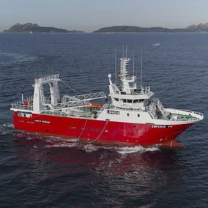 navire de pêche professionnelle chalutier