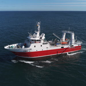 navire de pêche professionnelle chalutier