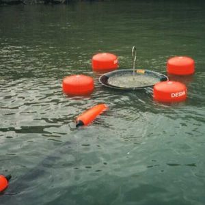 écrémeur d'hydrocarbures à déversoir