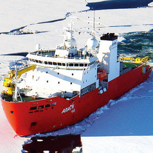 navire spécial brise-glace