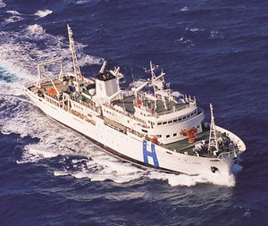 navire d'études hydrographiques