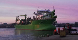 navire spécial drague suceuse porteuse à élinde traînante 1
