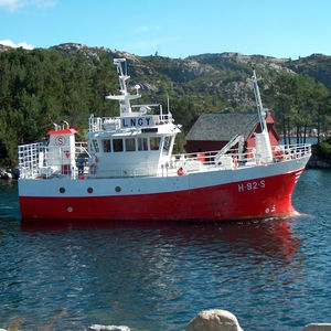 bateau de pêche professionnelle