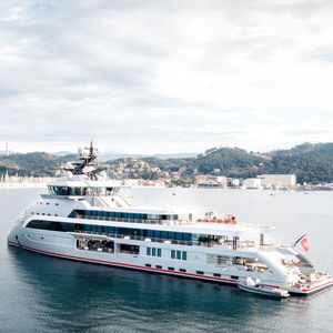 navire spécial de soutien pour yachts