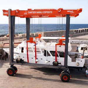 travel lift contrôlé à distance 1
