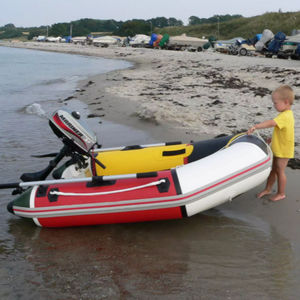 bateau pneumatique hors-bord