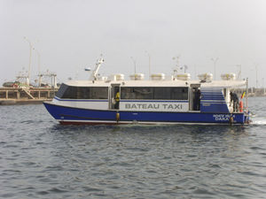 bateau de transport de personnel