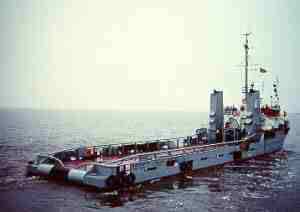 navire de service offshore remorqueur manoeuvreur d'ancres - AHT 1