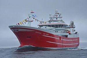 navire de pêche professionnelle chalutier