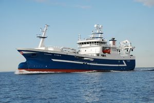 navire de pêche professionnelle chalutier 1