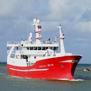 navire de pêche professionnelle chalutier 1