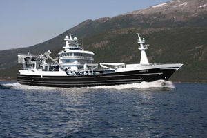 navire de pêche professionnelle chalutier