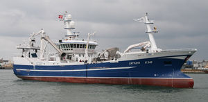 navire de pêche professionnelle chalutier 1
