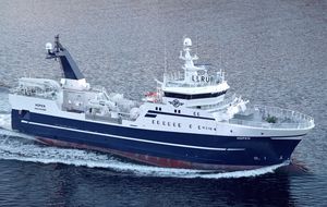 navire de pêche chalutier