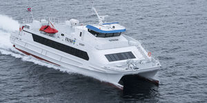 navire à passagers catamaran