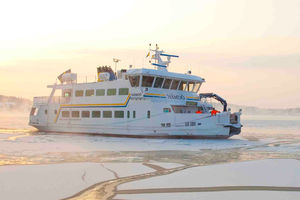 ferry à passagers en acier