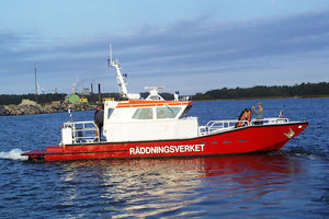bateau de récupération des hydrocarbures
