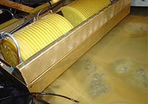 écrémeur d'hydrocarbures à tambour rotatif