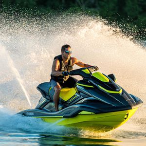 jet-ski assis