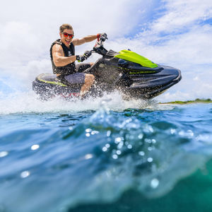 jet-ski assis