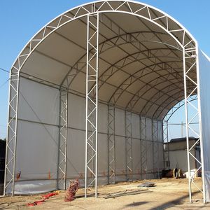 hangar pour réparation de bateaux 1