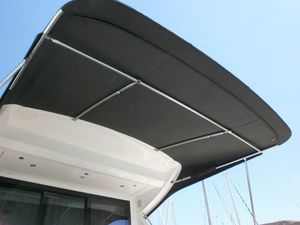 casquette de timonerie pour bateaux à moteur 1
