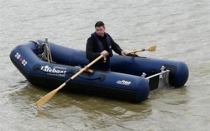 bateau pneumatique hors-bord