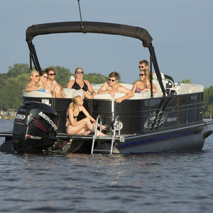 bateau ponton hors-bord 1