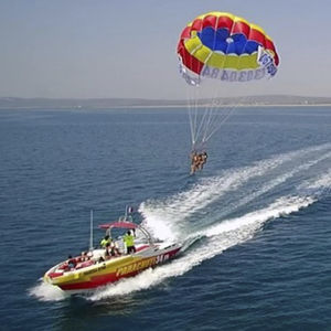 bateau de parachute ascensionnel in-bord