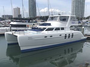 motor-yacht catamaran à moteur