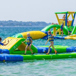 jeu aquatique poutre d'équilibre