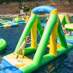 jeu aquatique avec station de jeux / gonflable